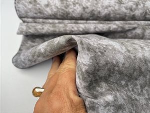 Fastvævet bengalin med stræk - abstrakt camouflage i grå toner
